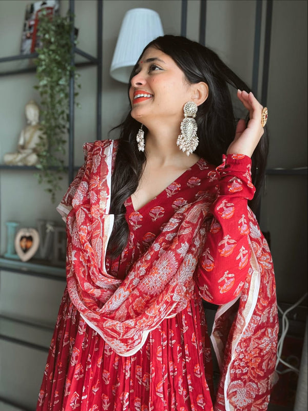 Utsaahit Women Floral Printed Regular Red Pure Cotton Kurta Pant & Dupatta